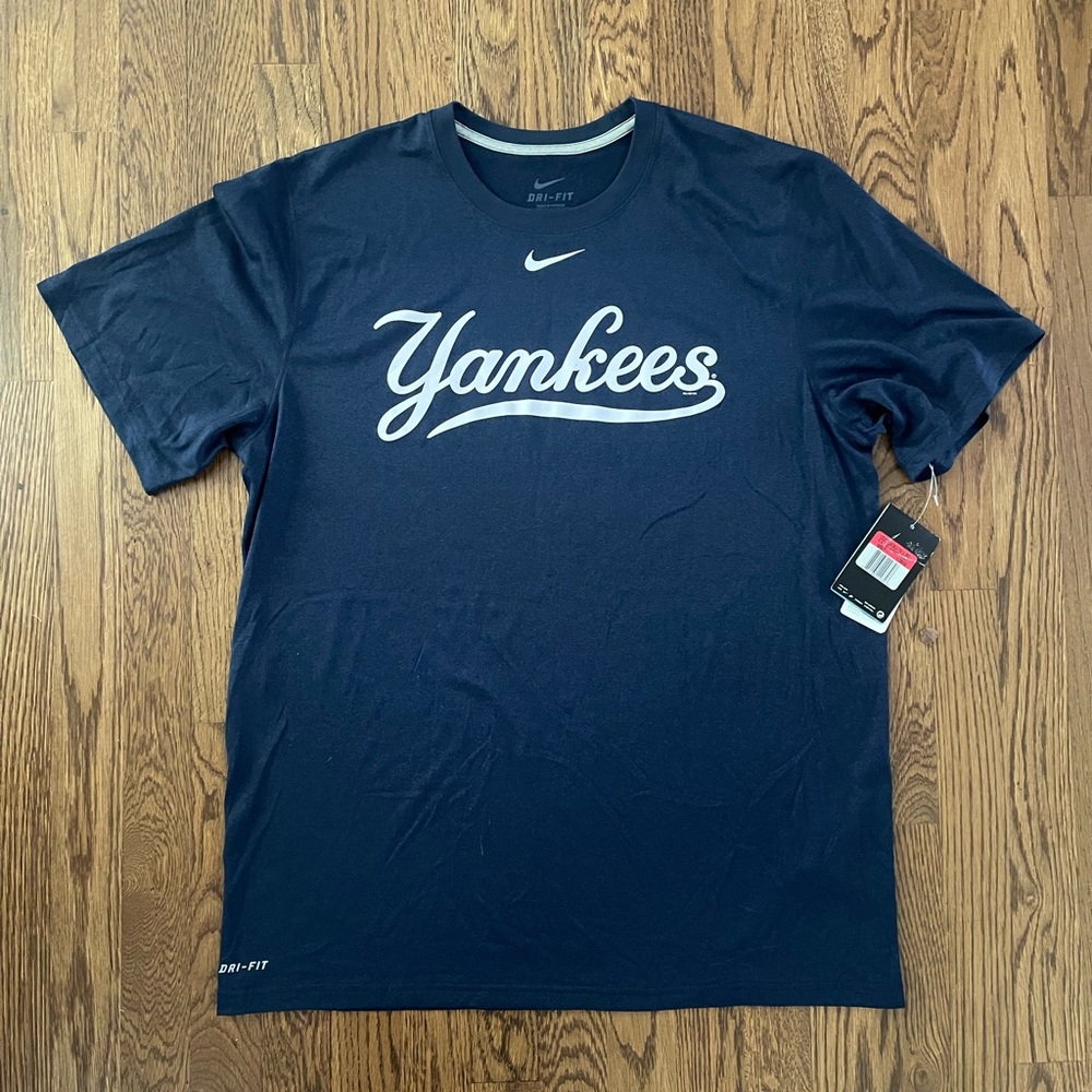 Nike Yankees t shirt larger navy nwt